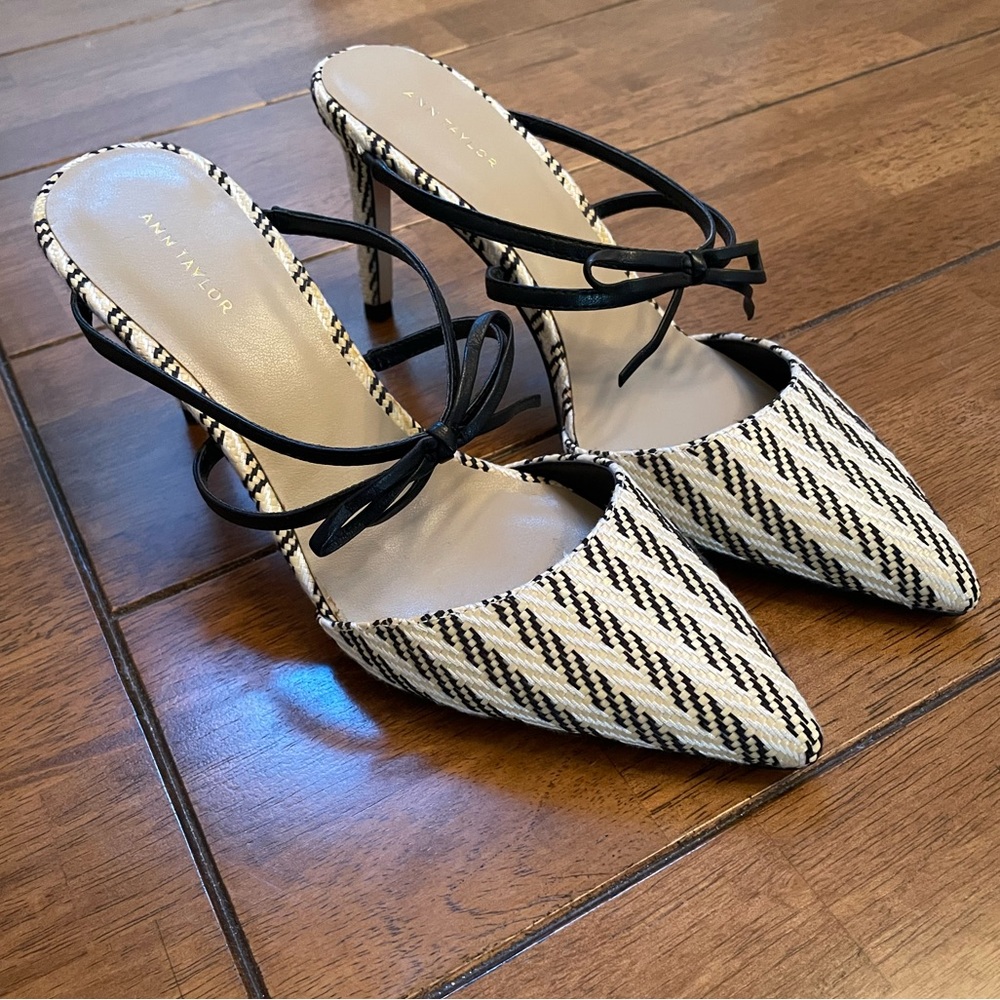 Ann Taylor Point Toe Mule Pumps with Bow